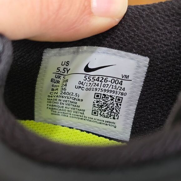 Nike Air Max 2013 Black Anthracite Cyber Green Volt 555426-004 Women's 7 New LE - Picture 12 of 15